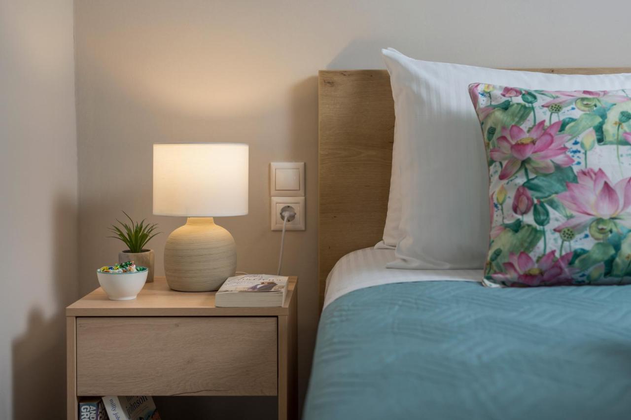 Floral Beach Apt With Lux Extras & Special Treats Колімварі Екстер'єр фото