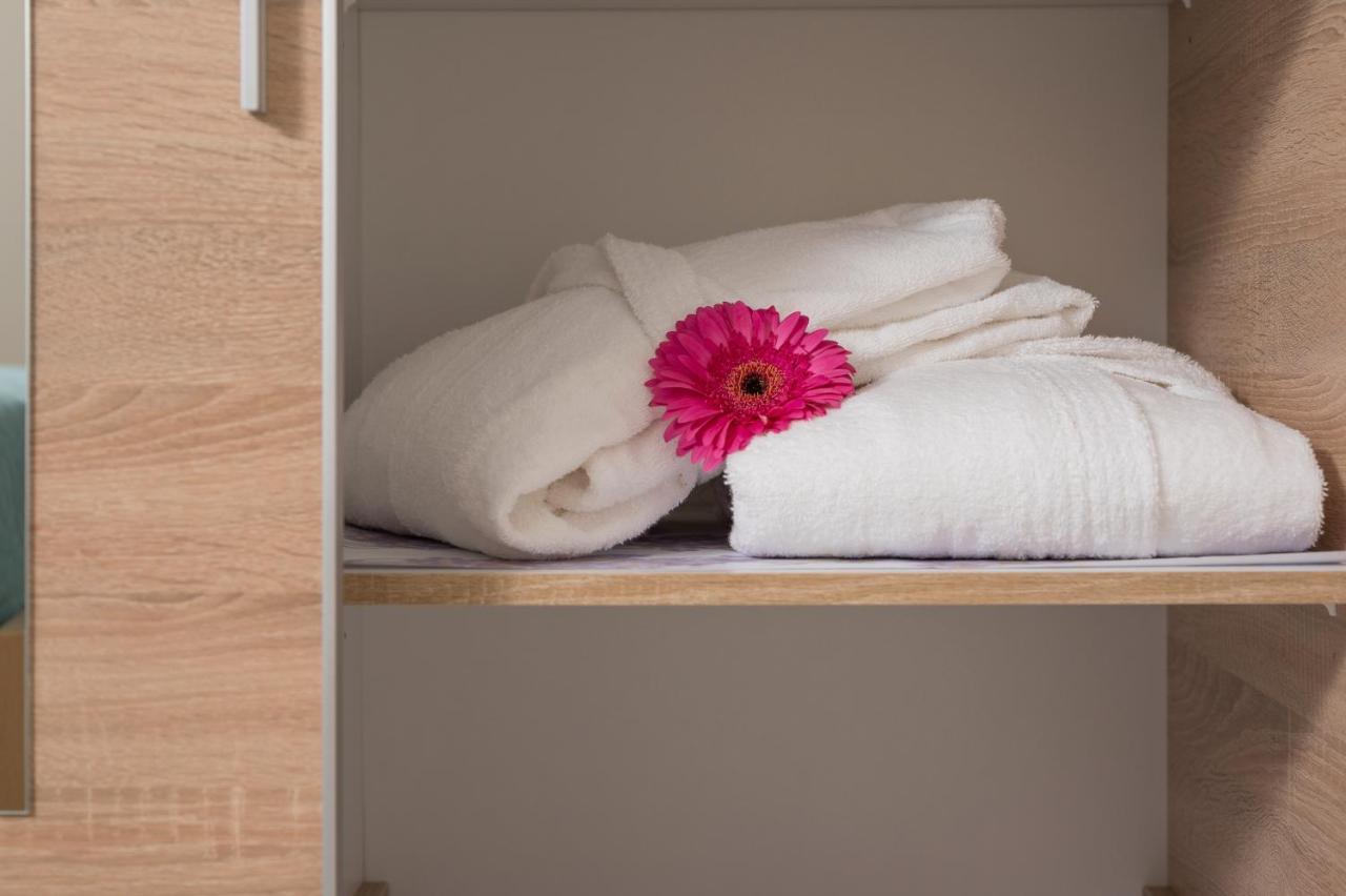 Floral Beach Apt With Lux Extras & Special Treats Колімварі Екстер'єр фото
